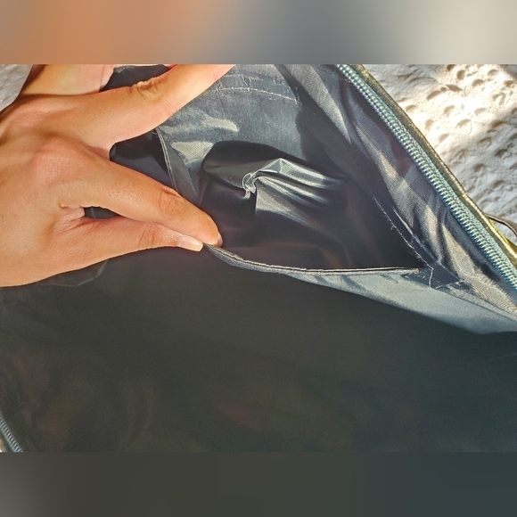 Fuji Parrots Quilted Bag - Picture 5 of 8